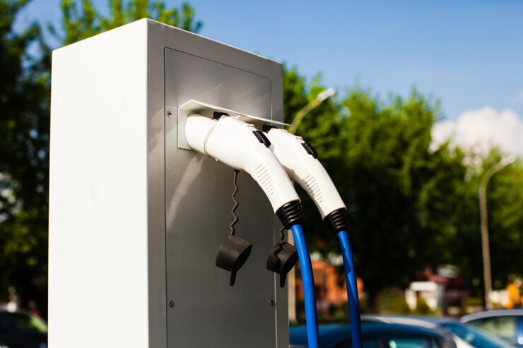 Quelle est la différence entre la prise et la borne de recharge pour  véhicule électrique ? - particulier